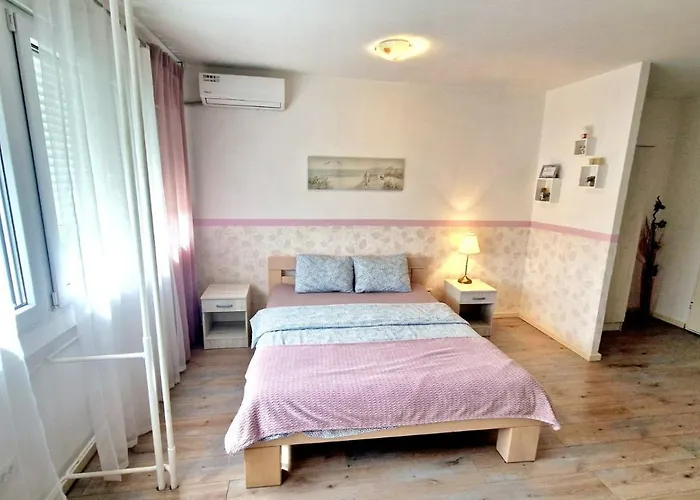 Apartmani Paku